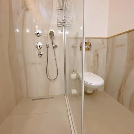 Jade (adults Only) 2* אולודניץ